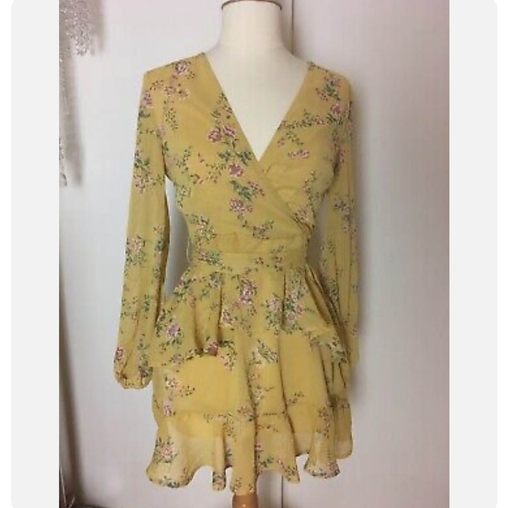 Boutique deep yellow dress with zipper closure and tie wrap